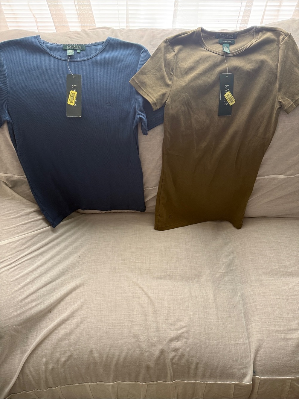 Ralph Lauren Short Sleeve Crewneck Shirts in blue & Olive. Size small   Lot of 2